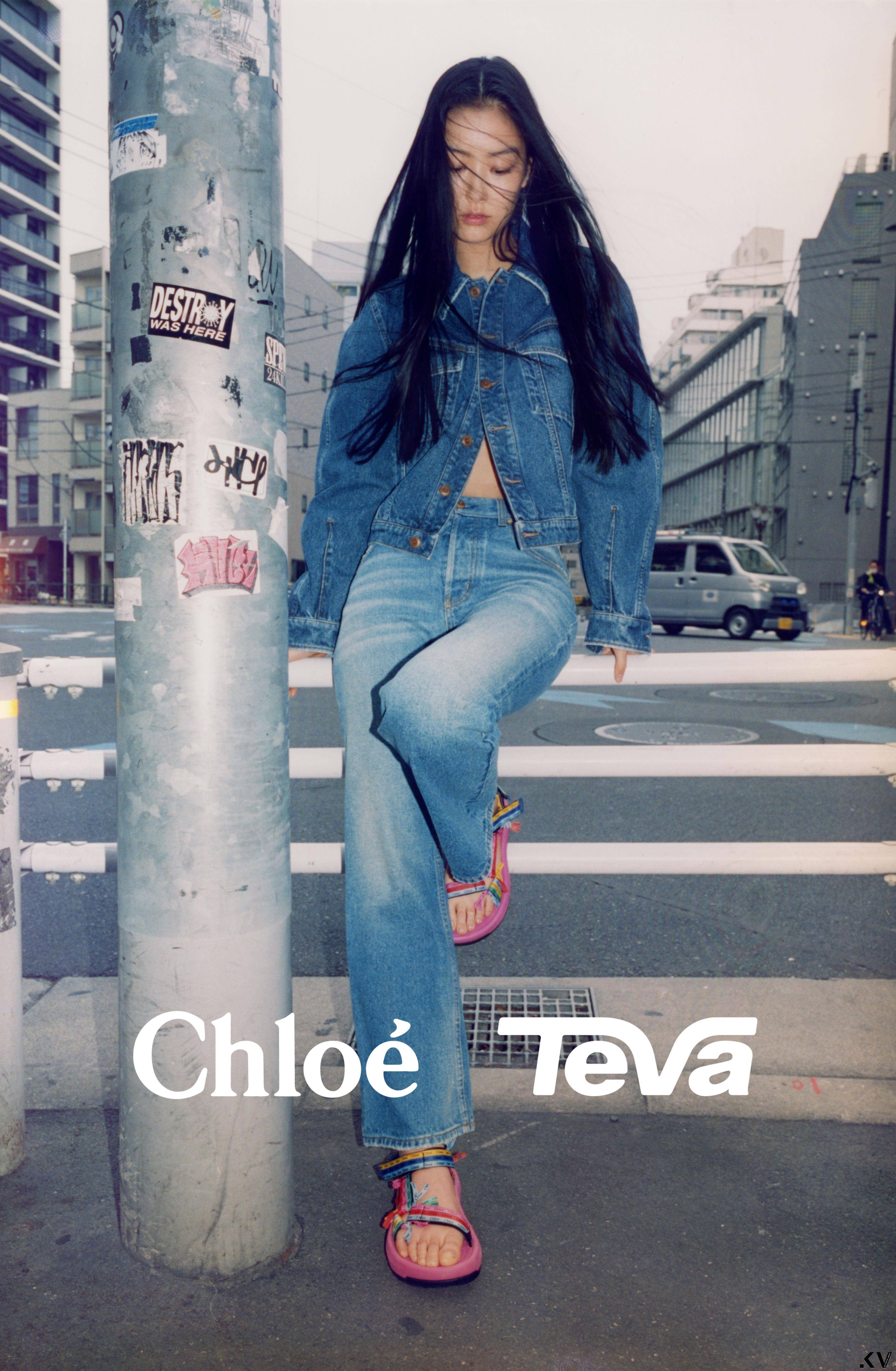 今夏最美凉鞋Chloé X Teva！　Logo彩色蝴蝶结、天然米色系梦幻上脚 时尚穿搭 图2张